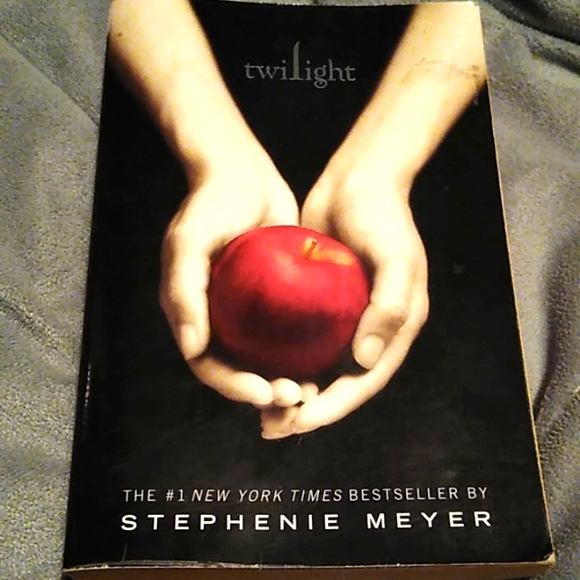📚Twilight Book 📚 - Picture 1 of 5